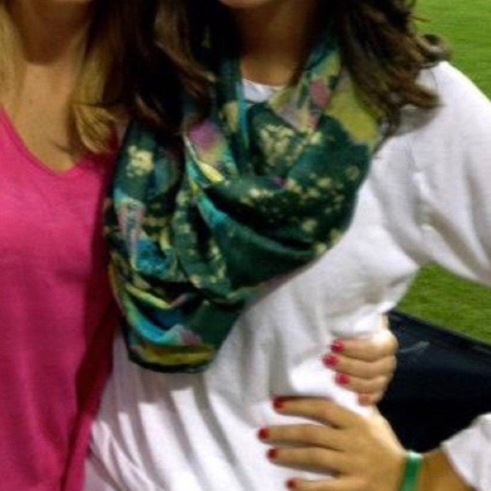 Green infinity scarf